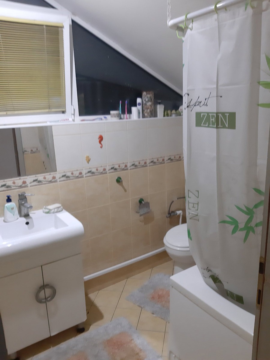 bathroom, sink, bath tub,