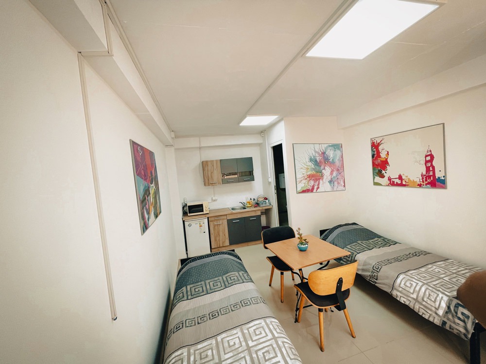 beds, table, chairs, door,
