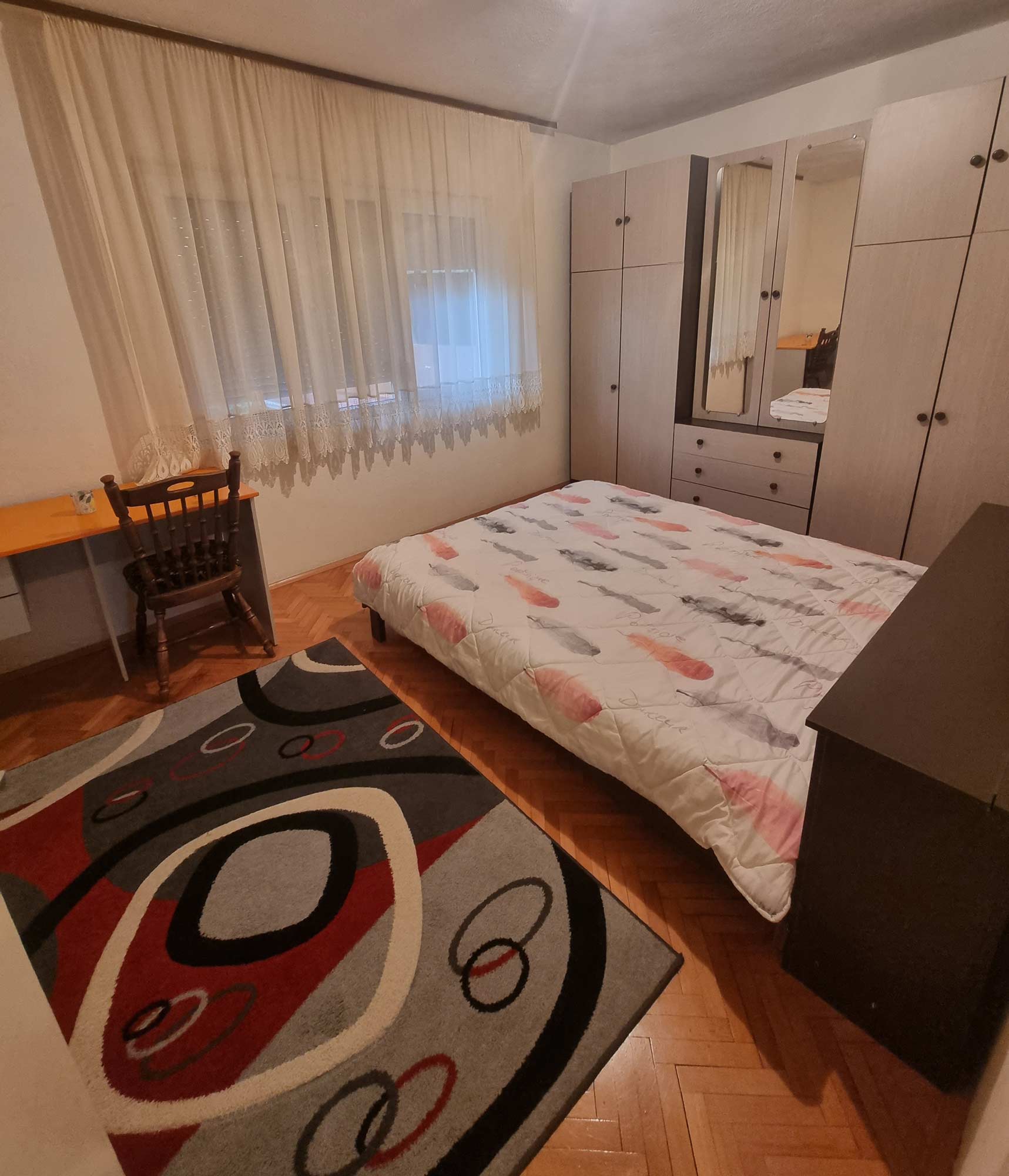 bedroom, double bed, desk, erasmus, impulse,