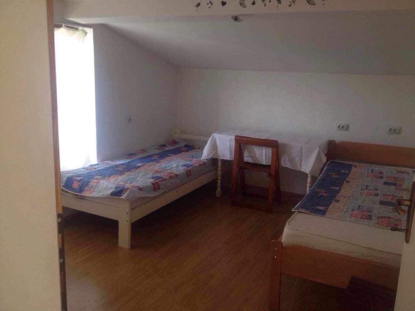 beds, desk, bedroom,