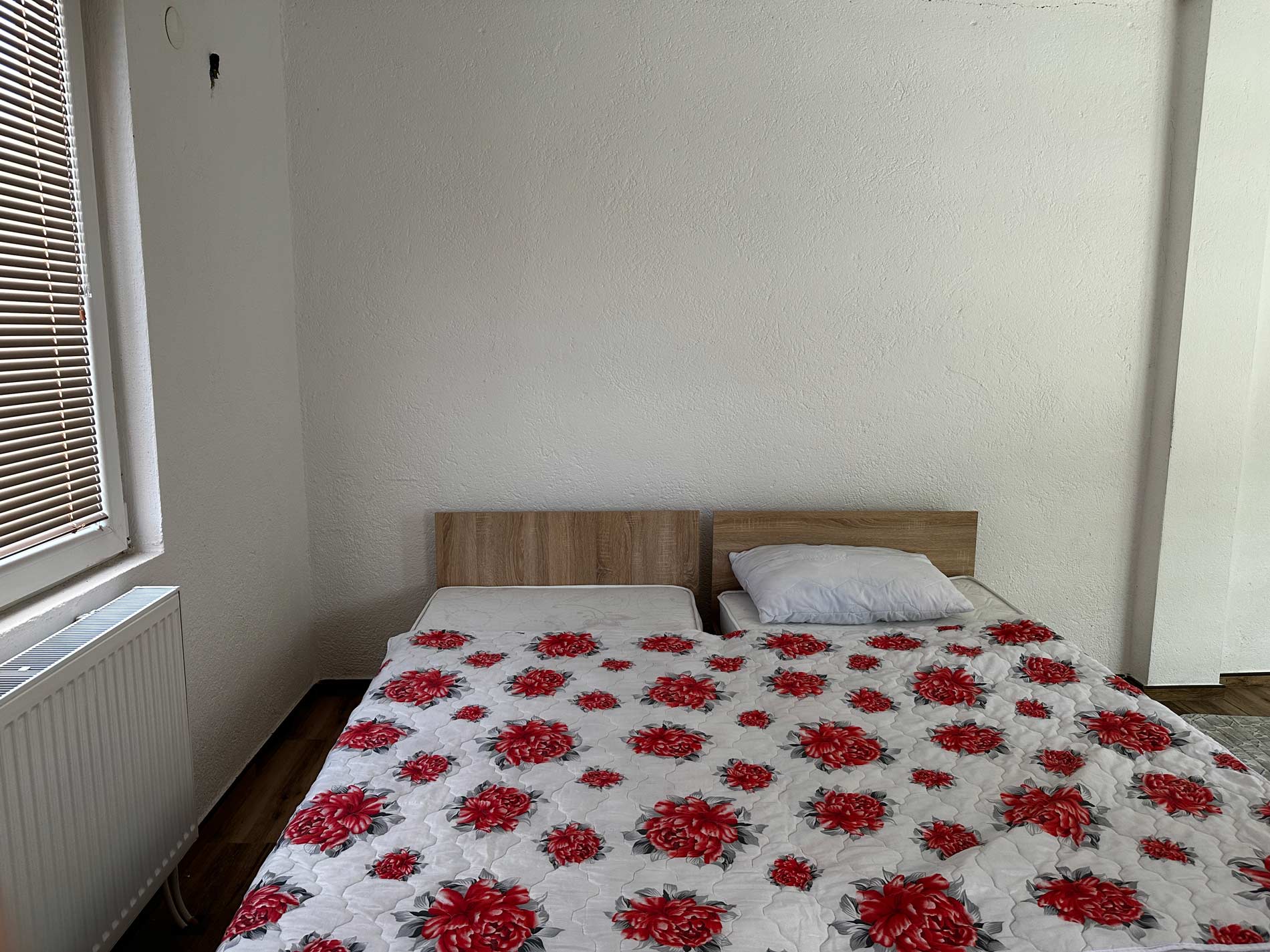 twin, beds, student, room