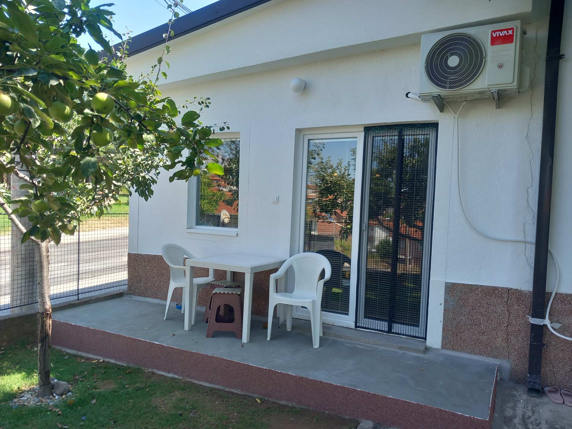 backyard, table, balcony,