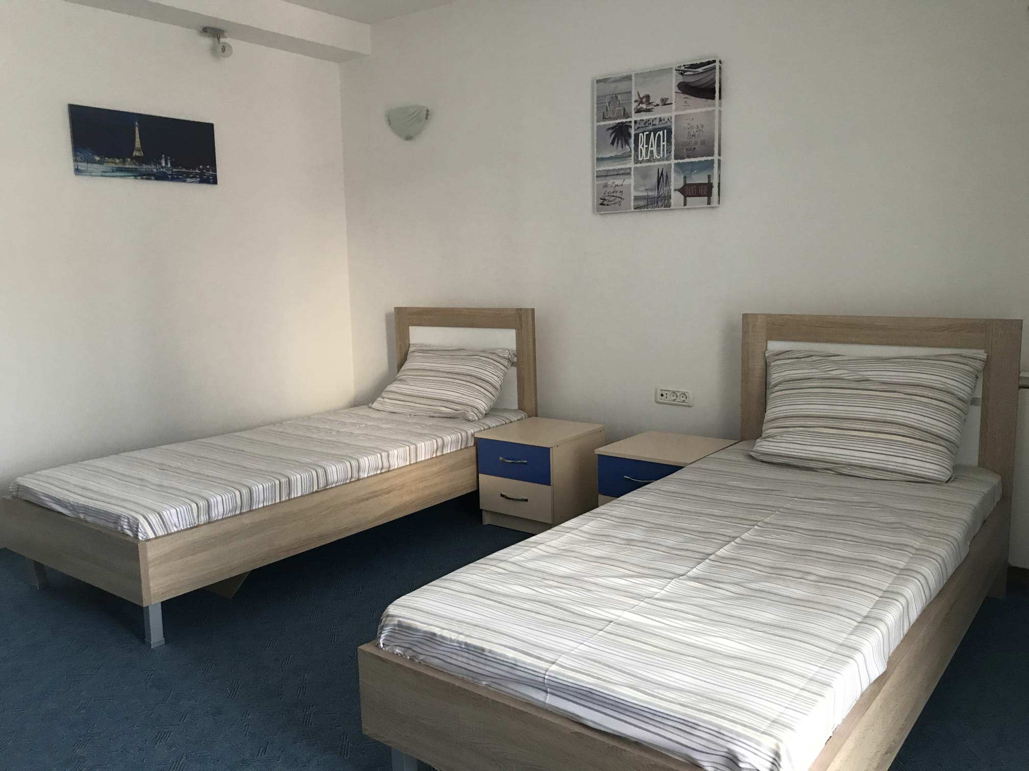 room, beds,